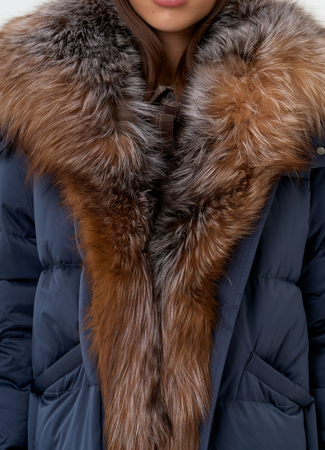 Женский пуховик с отделкой из меха блюфрост модель № 31441 универмаг малина