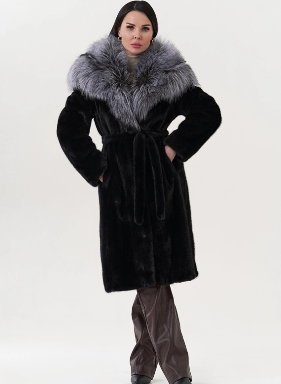 Норковая шуба черного цвета с капюшоном из чернобурки