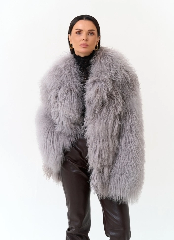 Женская шуба из меха ламы фото