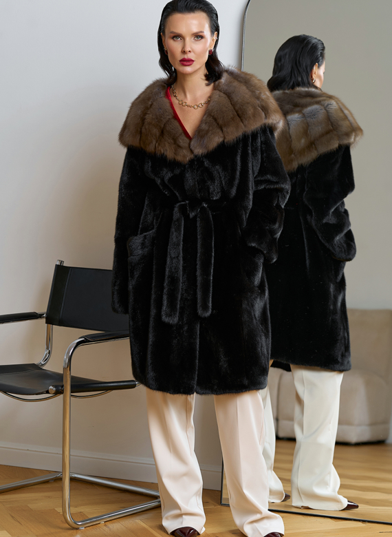 Норковая шуба с капюшоном из меха куницы