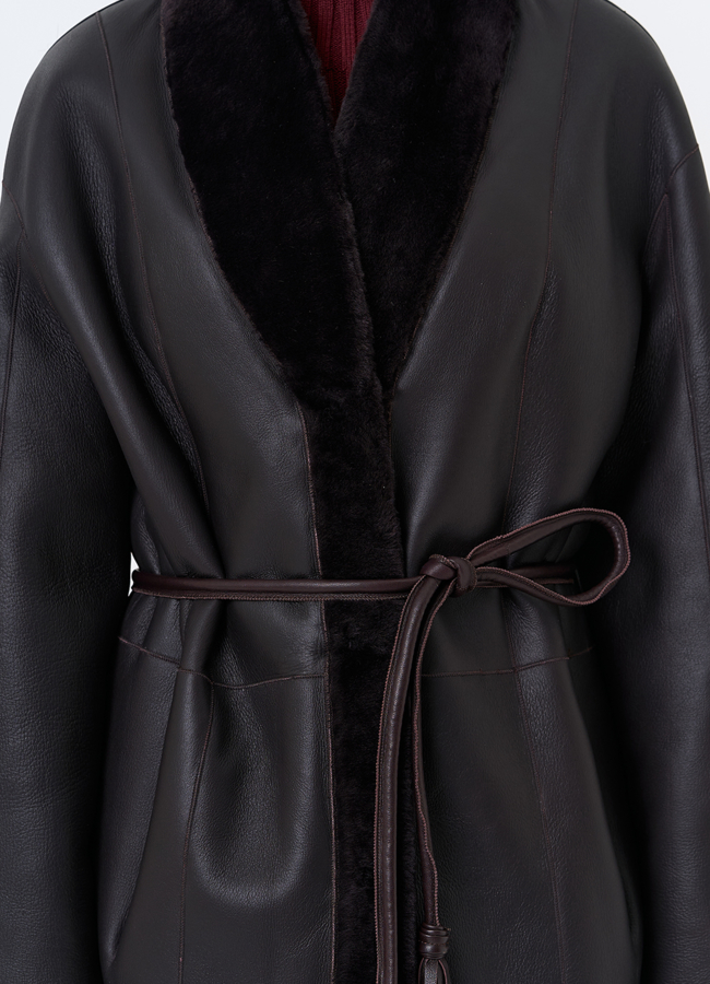 Женская двухсторонняя дубленка с декоративным поясом модель № 31853 универмаг малина