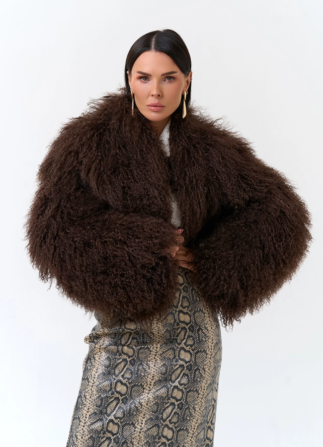 Короткая шуба из ламы модель № 31322 универмаг малина