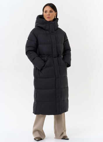 Женский пуховик черного цвета с капюшоном