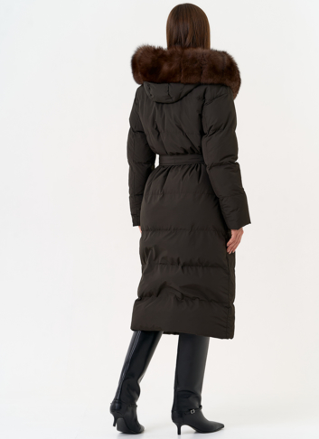 Женский пуховик с капюшоном из меха песца