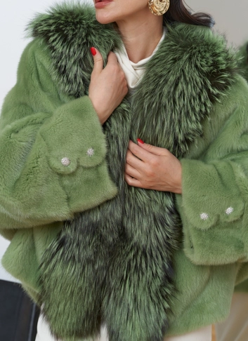 Короткая шуба из норки с мехом из чернобурки