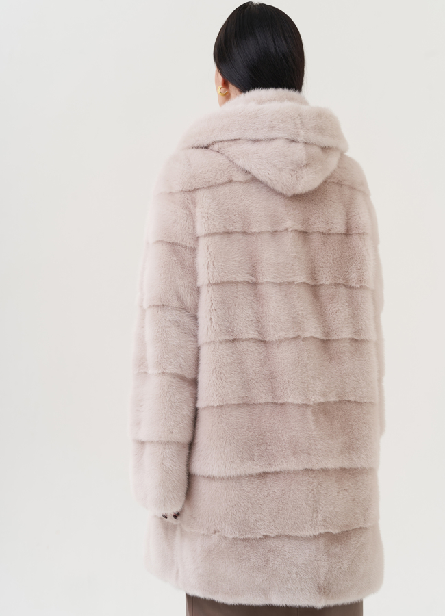 Шуба из норки с капюшоном  модель № 24957 в кредит