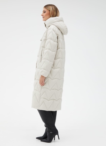 Женский светлый пуховик