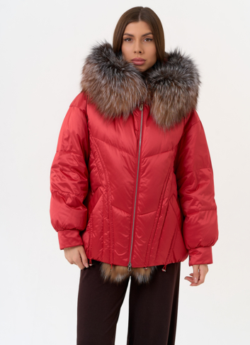 Женский пуховик с отделкой из меха блюфрост