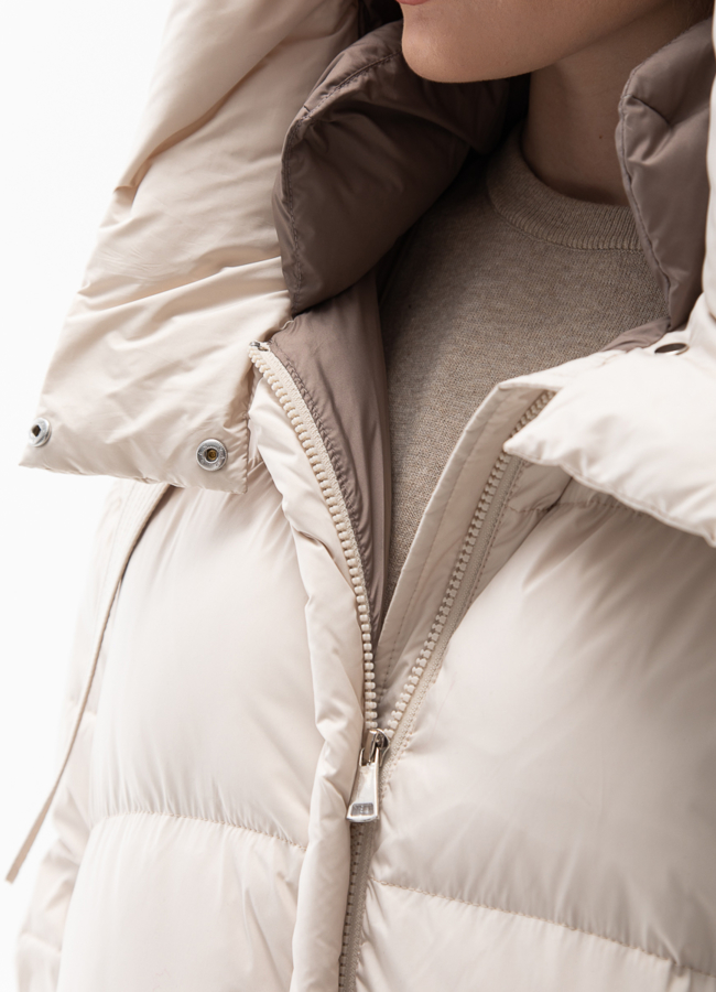 Женский пуховик с капюшоном  модель № 28016 универмаг малина