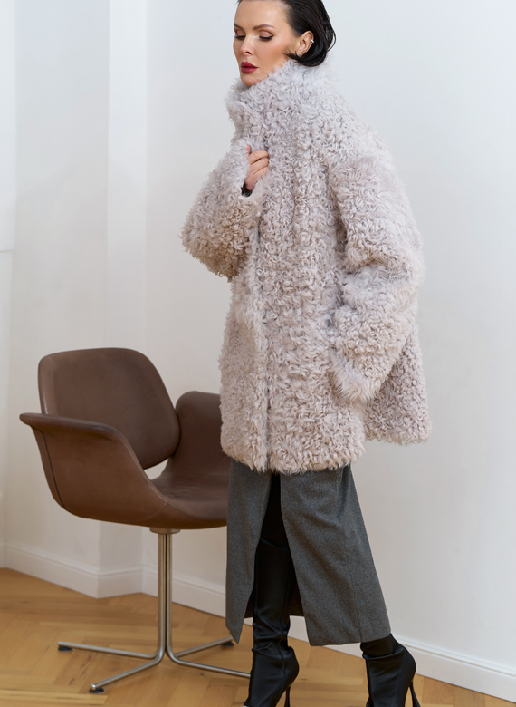 Женская двухсторонняя дубленка с воротником стойкой