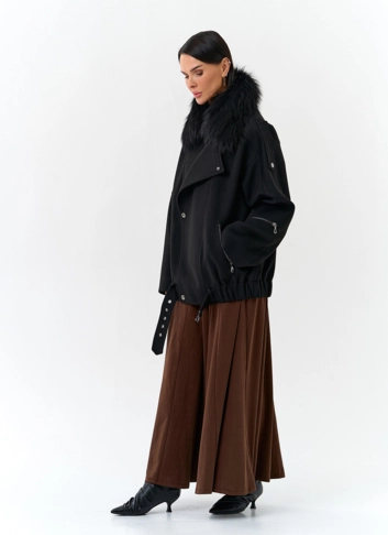 Женское укороченное пальто с отделкой из меха лисы фото