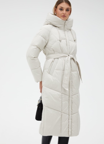 Женский светлый пуховик с капюшоном и поясом