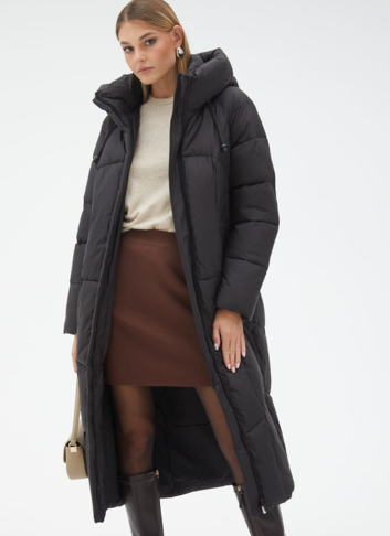 Женский пуховик с капюшоном и поясом